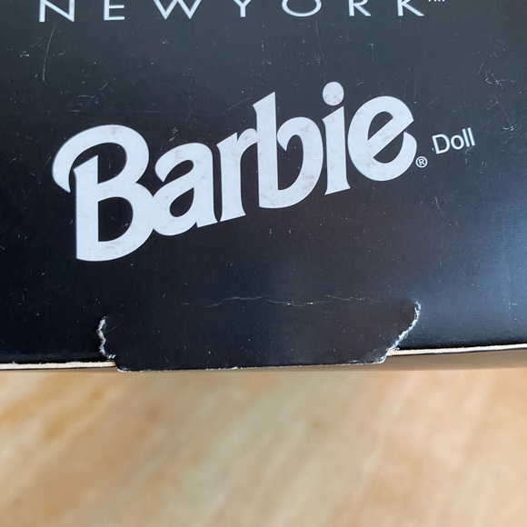 Limited Edition Donna Karan Bloomingdale’s Barbie in original packaging - Picture 5 of 9